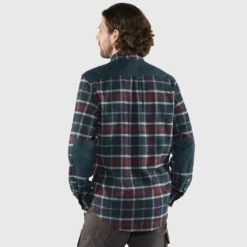 Fjällräven Mens Övik Twill Shirt F2021 model