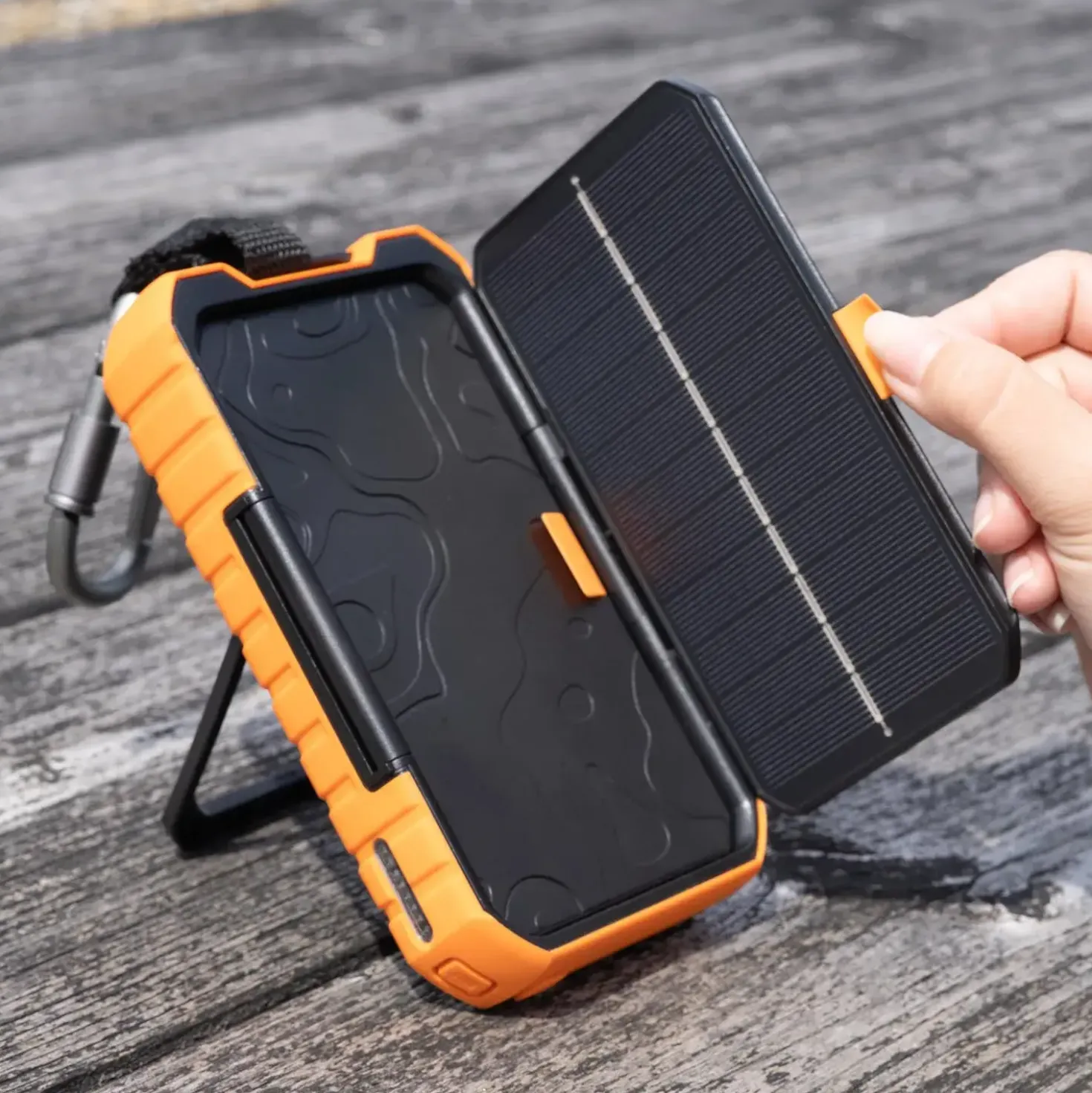 Xtorm Rugged Solar Powerbank 10000